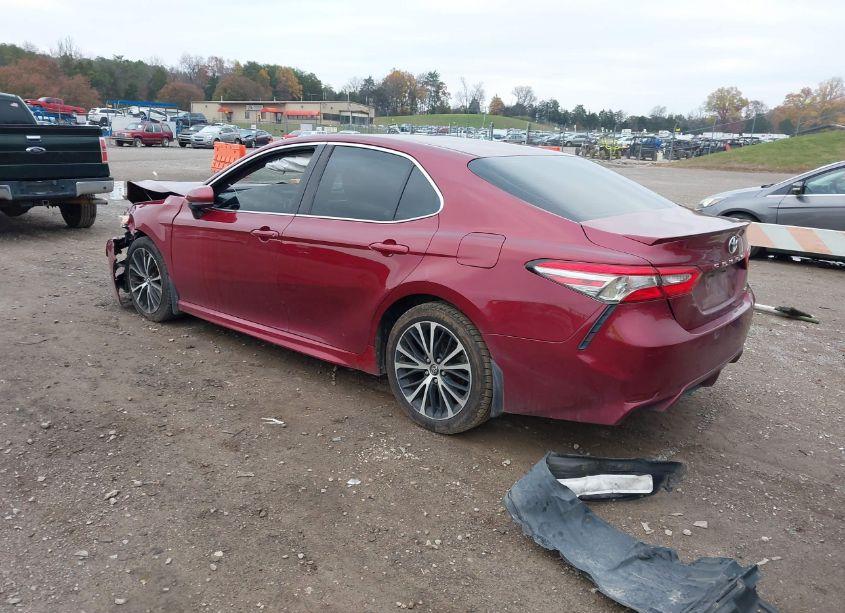 Photo 3 of 2018 Toyota Camry SE (VIN 4T1B11HK2JU516979)
