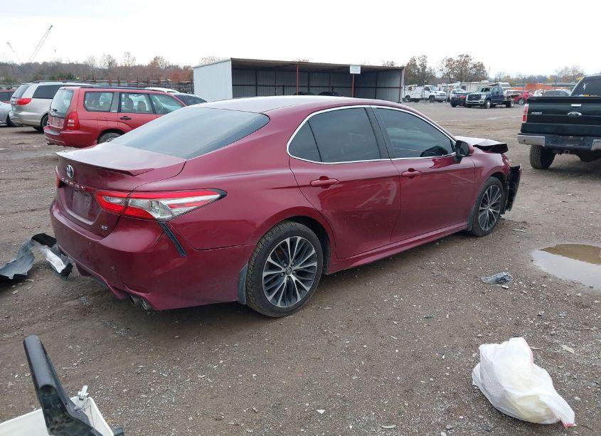 Photo 4 of 2018 Toyota Camry SE (VIN 4T1B11HK2JU516979)