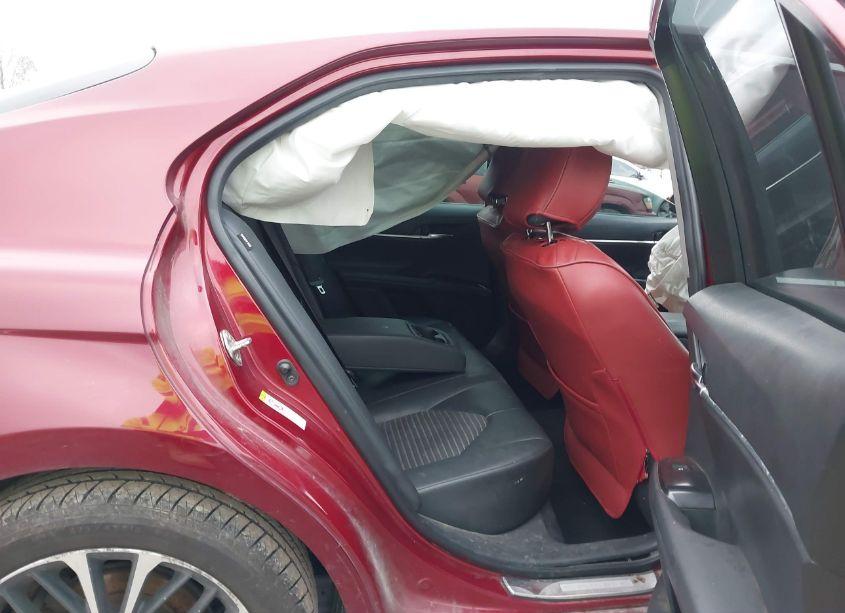 Photo 8 of 2018 Toyota Camry SE (VIN 4T1B11HK2JU516979)