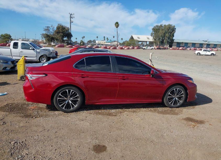 Photo 13 of 2018 Toyota Camry SE (VIN 4T1B11HK2JU517050)