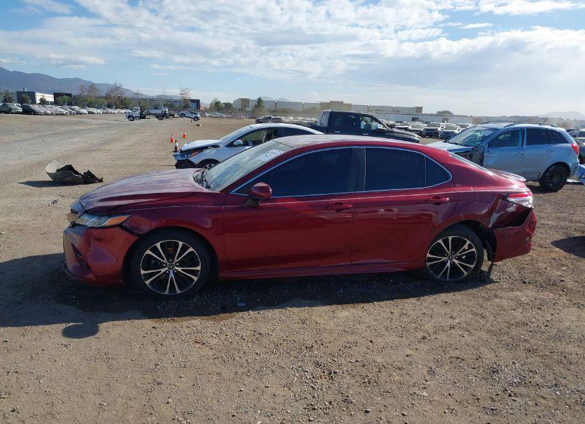 Photo 14 of 2018 Toyota Camry SE (VIN 4T1B11HK2JU517050)