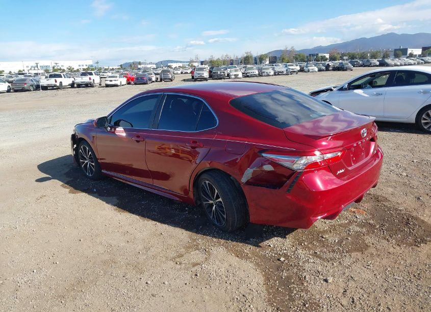 Photo 3 of 2018 Toyota Camry SE (VIN 4T1B11HK2JU517050)