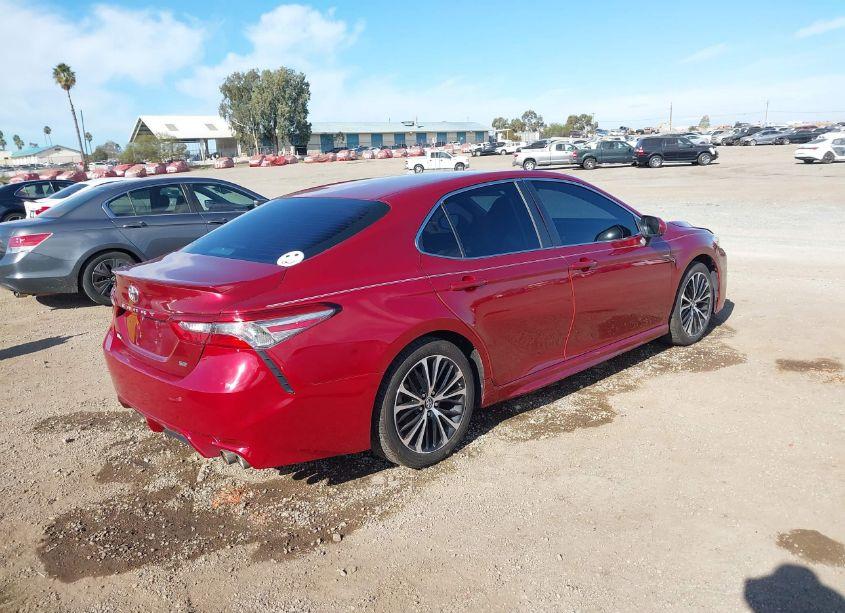 Photo 4 of 2018 Toyota Camry SE (VIN 4T1B11HK2JU517050)