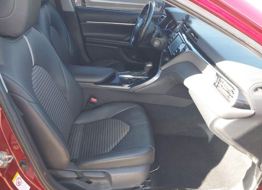 Photo 5 of 2018 Toyota Camry SE (VIN 4T1B11HK2JU517050)