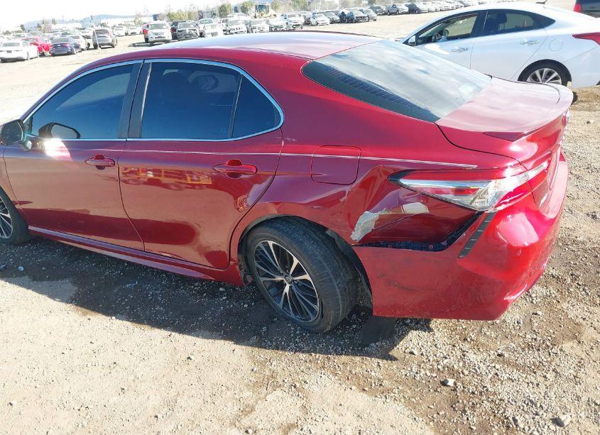 Photo 6 of 2018 Toyota Camry SE (VIN 4T1B11HK2JU517050)