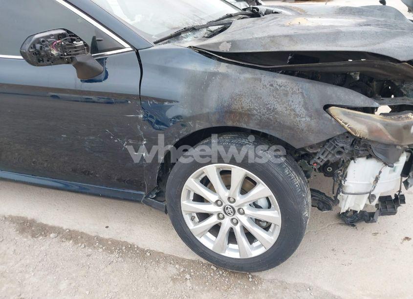 Photo 12 of 2018 Toyota Camry LE (VIN 4T1B11HK2JU522734)