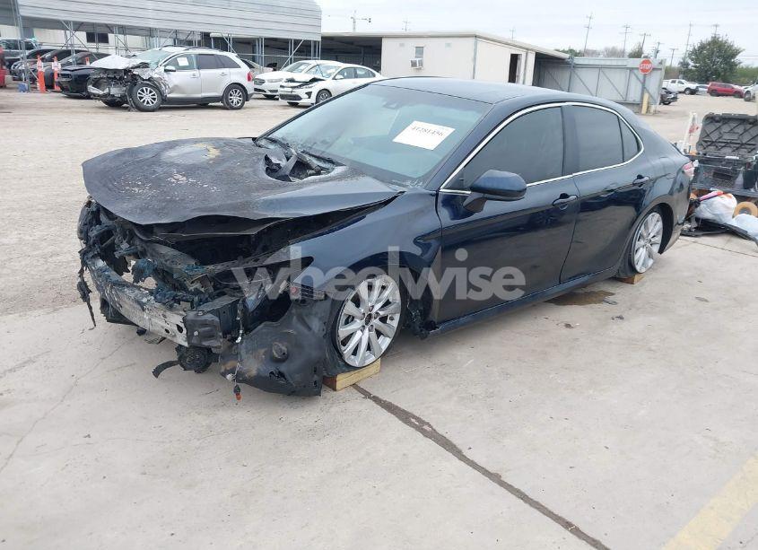 Photo 2 of 2018 Toyota Camry LE (VIN 4T1B11HK2JU522734)