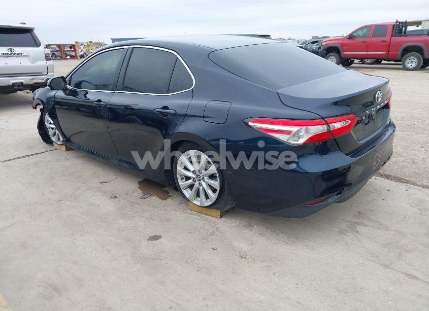 Photo 3 of 2018 Toyota Camry LE (VIN 4T1B11HK2JU522734)