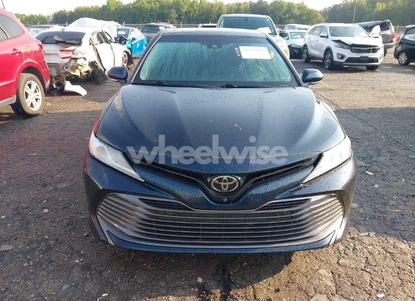 Photo 12 of 2018 Toyota Camry XLE (VIN 4T1B11HK2JU525620)