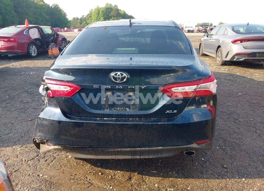 Photo 16 of 2018 Toyota Camry XLE (VIN 4T1B11HK2JU525620)