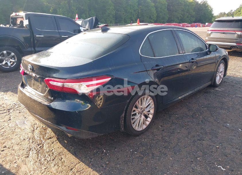 Photo 4 of 2018 Toyota Camry XLE (VIN 4T1B11HK2JU525620)