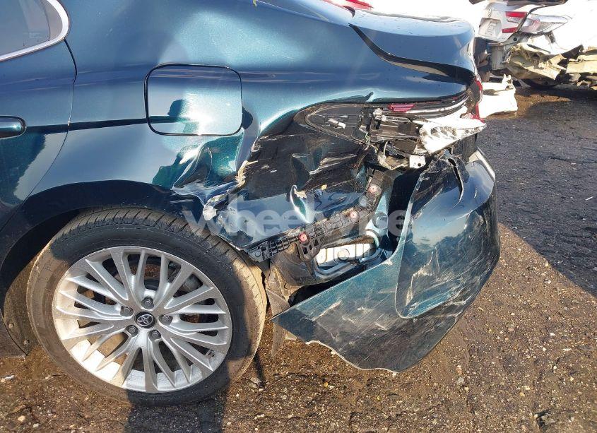 Photo 6 of 2018 Toyota Camry XLE (VIN 4T1B11HK2JU525620)