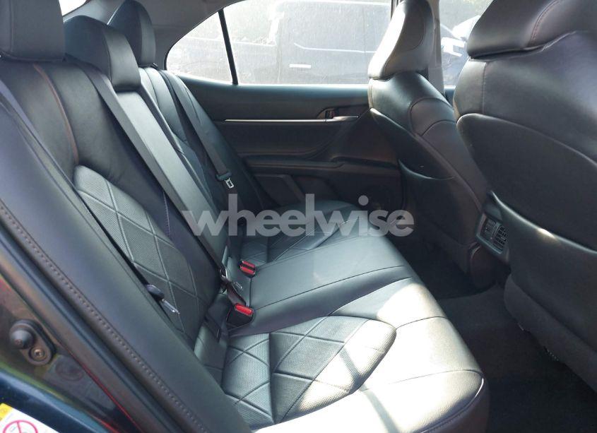 Photo 8 of 2018 Toyota Camry XLE (VIN 4T1B11HK2JU525620)