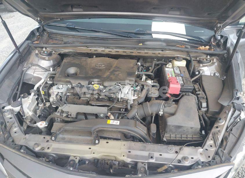 Photo 10 of 2018 Toyota Camry LE (VIN 4T1B11HK2JU529683)