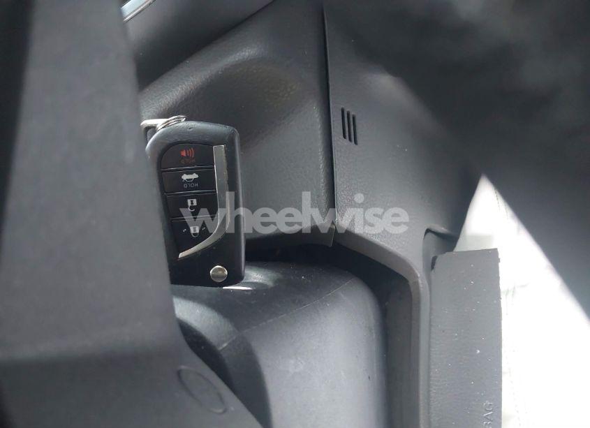 Photo 11 of 2018 Toyota Camry LE (VIN 4T1B11HK2JU529683)