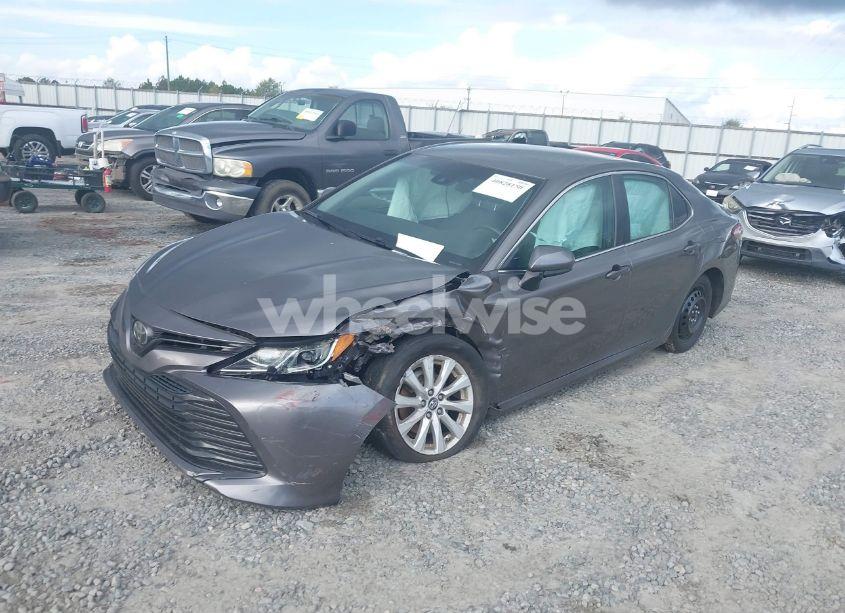 Photo 2 of 2018 Toyota Camry LE (VIN 4T1B11HK2JU529683)