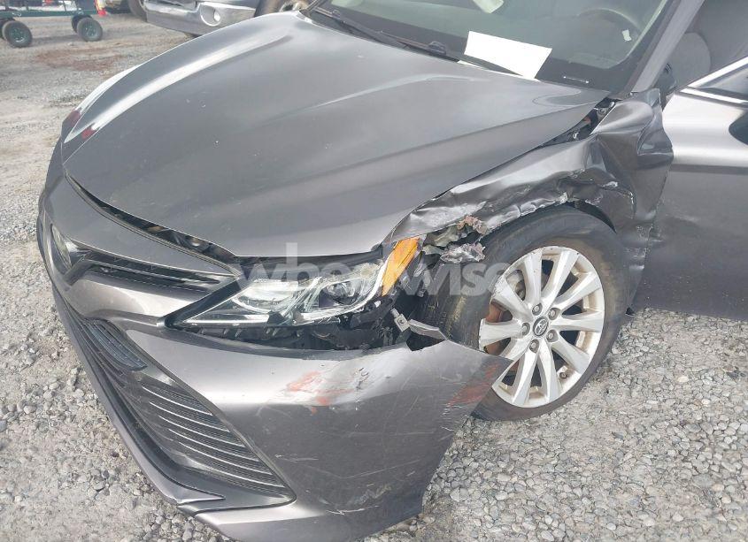 Photo 6 of 2018 Toyota Camry LE (VIN 4T1B11HK2JU529683)
