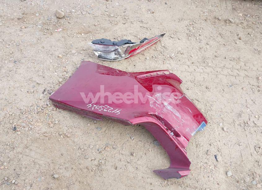 Photo 12 of 2018 Toyota Camry SE (VIN 4T1B11HK2JU549643)