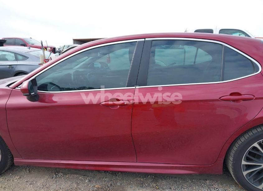 Photo 15 of 2018 Toyota Camry SE (VIN 4T1B11HK2JU549643)