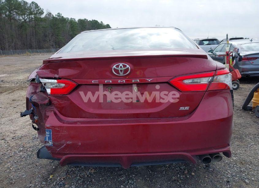 Photo 17 of 2018 Toyota Camry SE (VIN 4T1B11HK2JU549643)