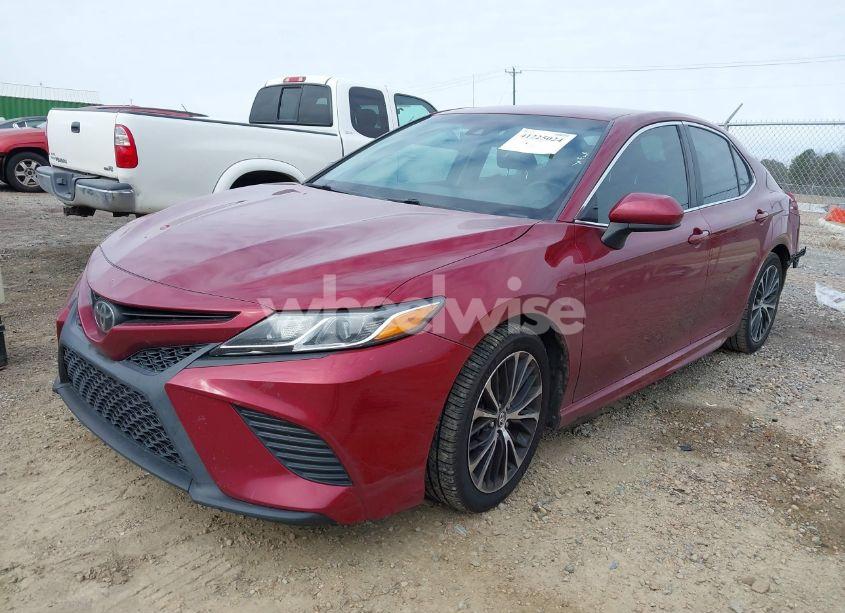 Photo 2 of 2018 Toyota Camry SE (VIN 4T1B11HK2JU549643)