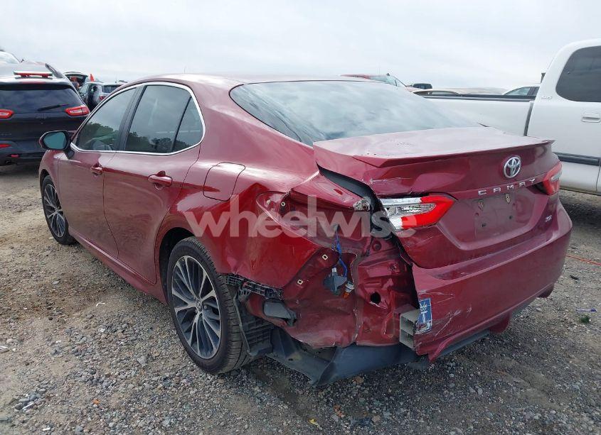 Photo 3 of 2018 Toyota Camry SE (VIN 4T1B11HK2JU549643)
