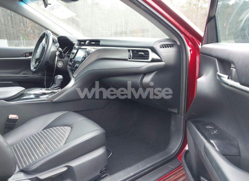 Photo 5 of 2018 Toyota Camry SE (VIN 4T1B11HK2JU549643)