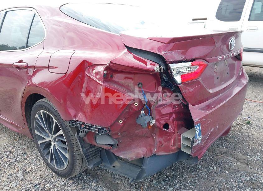 Photo 6 of 2018 Toyota Camry SE (VIN 4T1B11HK2JU549643)