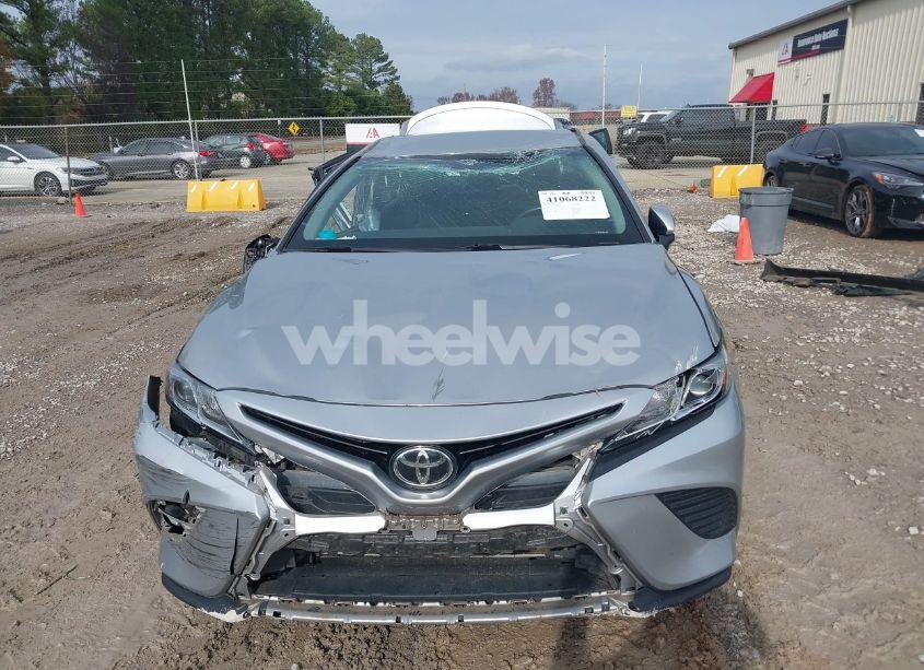 Photo 13 of 2018 Toyota Camry SE (VIN 4T1B11HK2JU564756)
