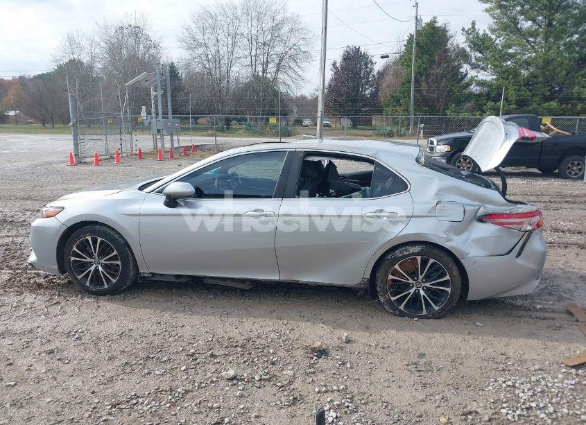 Photo 15 of 2018 Toyota Camry SE (VIN 4T1B11HK2JU564756)