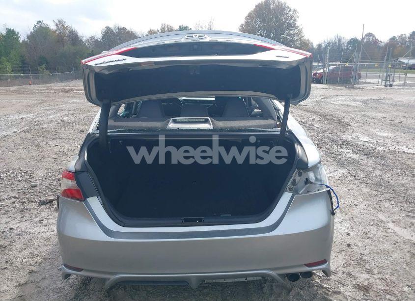 Photo 17 of 2018 Toyota Camry SE (VIN 4T1B11HK2JU564756)