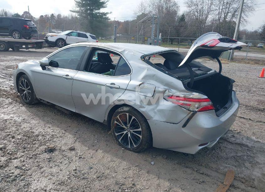 Photo 3 of 2018 Toyota Camry SE (VIN 4T1B11HK2JU564756)