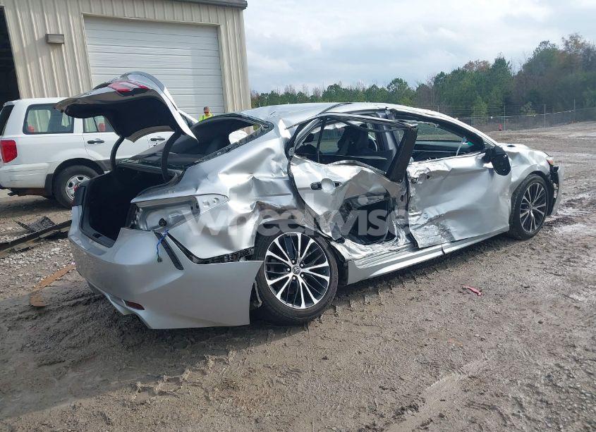 Photo 4 of 2018 Toyota Camry SE (VIN 4T1B11HK2JU564756)