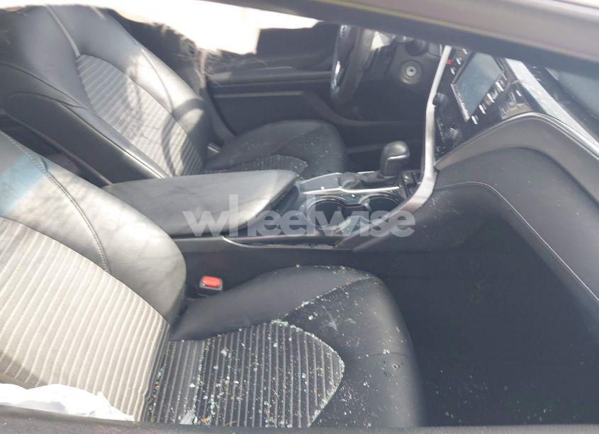 Photo 5 of 2018 Toyota Camry SE (VIN 4T1B11HK2JU564756)