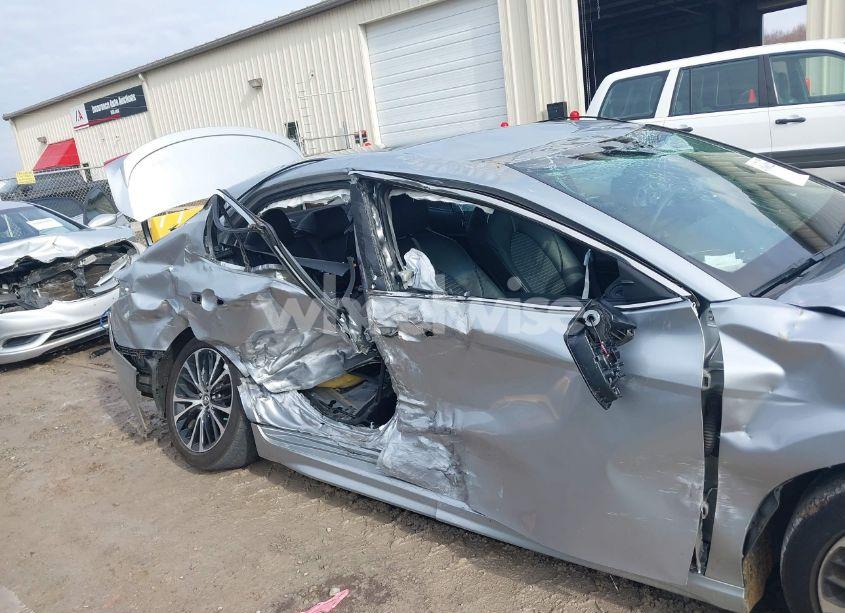 Photo 6 of 2018 Toyota Camry SE (VIN 4T1B11HK2JU564756)