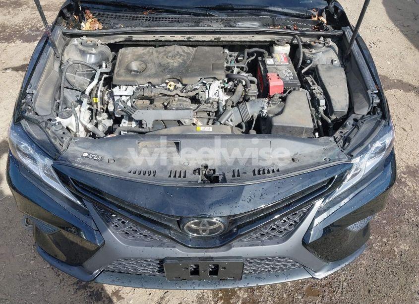 Photo 10 of 2018 Toyota Camry SE (VIN 4T1B11HK2JU571674)