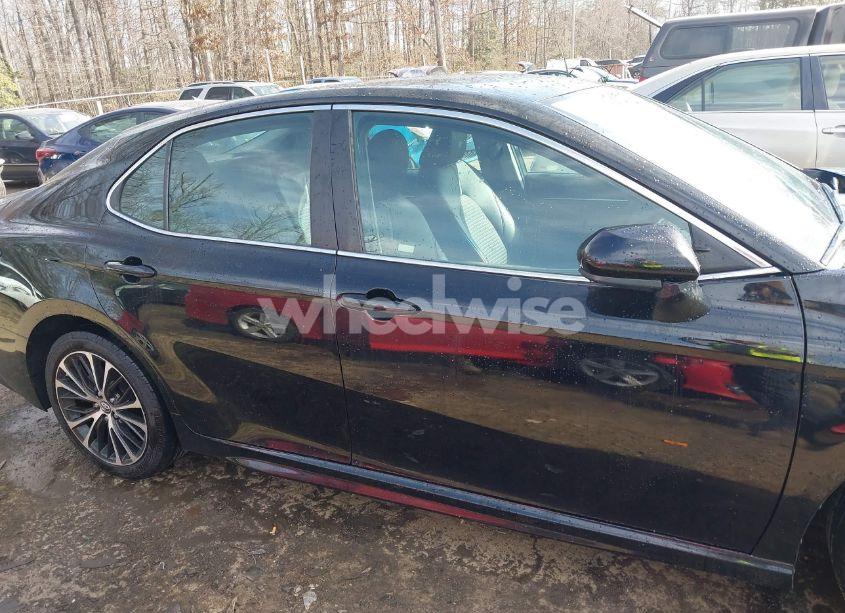 Photo 13 of 2018 Toyota Camry SE (VIN 4T1B11HK2JU571674)