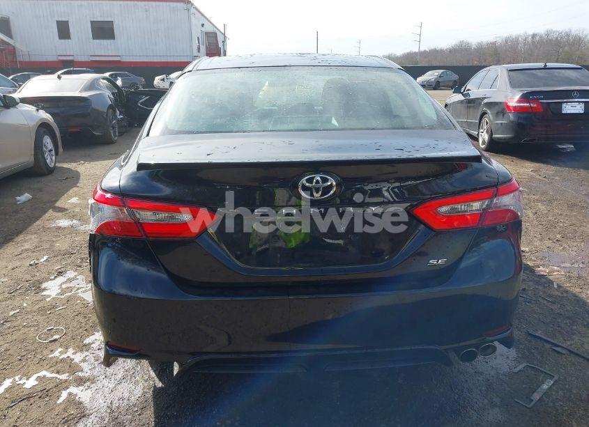 Photo 16 of 2018 Toyota Camry SE (VIN 4T1B11HK2JU571674)