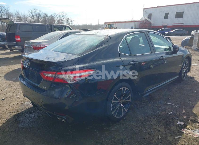 Photo 4 of 2018 Toyota Camry SE (VIN 4T1B11HK2JU571674)