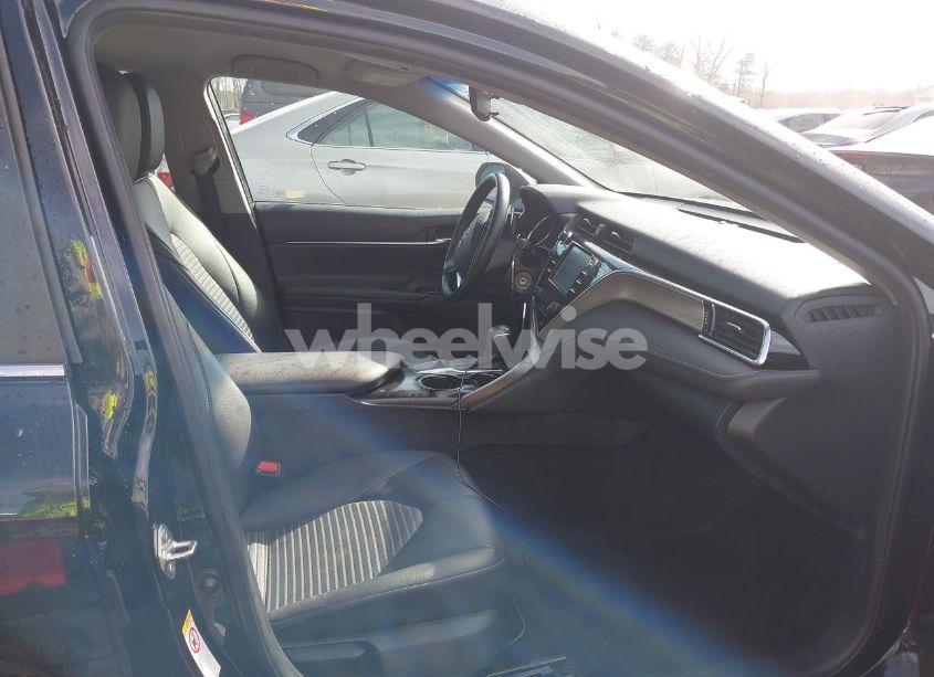 Photo 5 of 2018 Toyota Camry SE (VIN 4T1B11HK2JU571674)