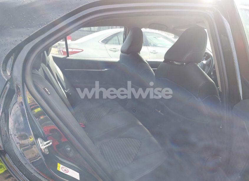 Photo 8 of 2018 Toyota Camry SE (VIN 4T1B11HK2JU571674)