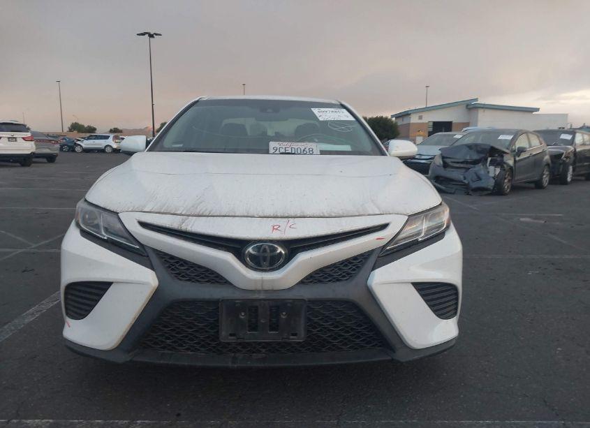 Photo 12 of 2018 Toyota Camry SE (VIN 4T1B11HK2JU573019)