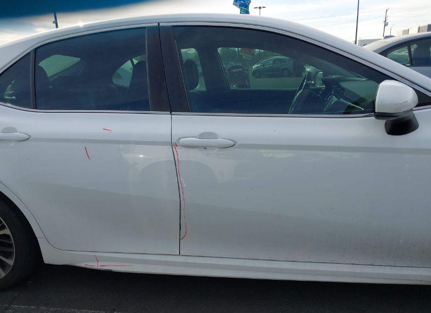 Photo 13 of 2018 Toyota Camry SE (VIN 4T1B11HK2JU573019)