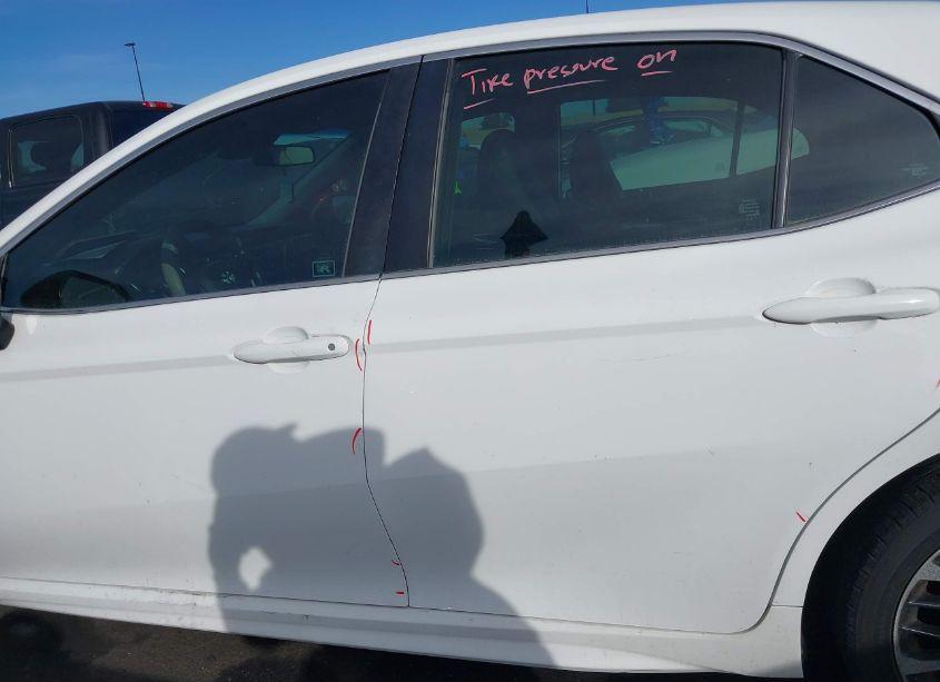 Photo 14 of 2018 Toyota Camry SE (VIN 4T1B11HK2JU573019)