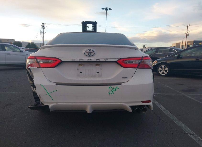 Photo 16 of 2018 Toyota Camry SE (VIN 4T1B11HK2JU573019)