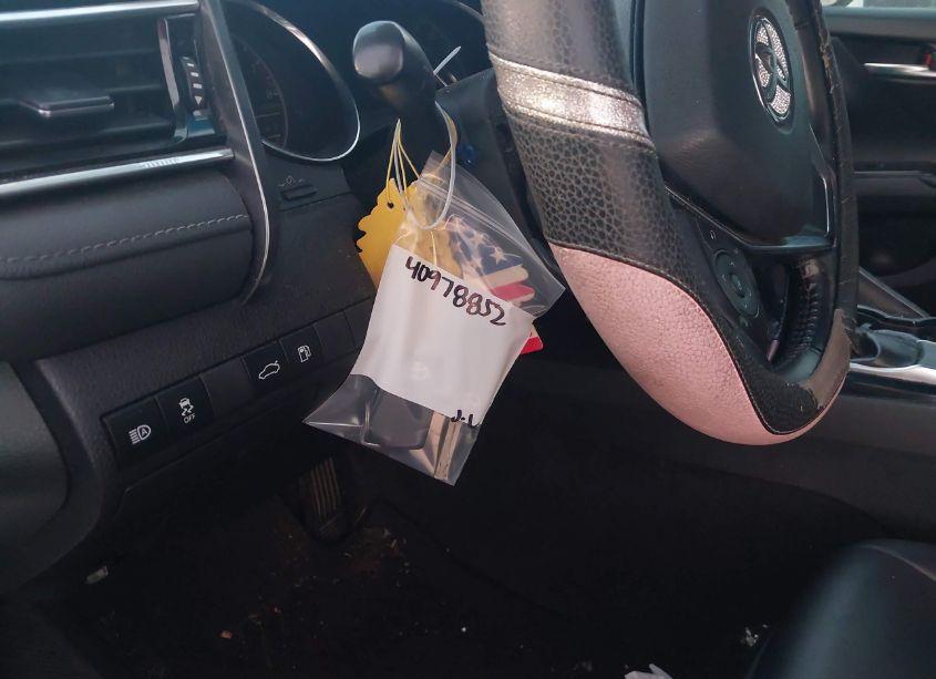 Photo 17 of 2018 Toyota Camry SE (VIN 4T1B11HK2JU573019)