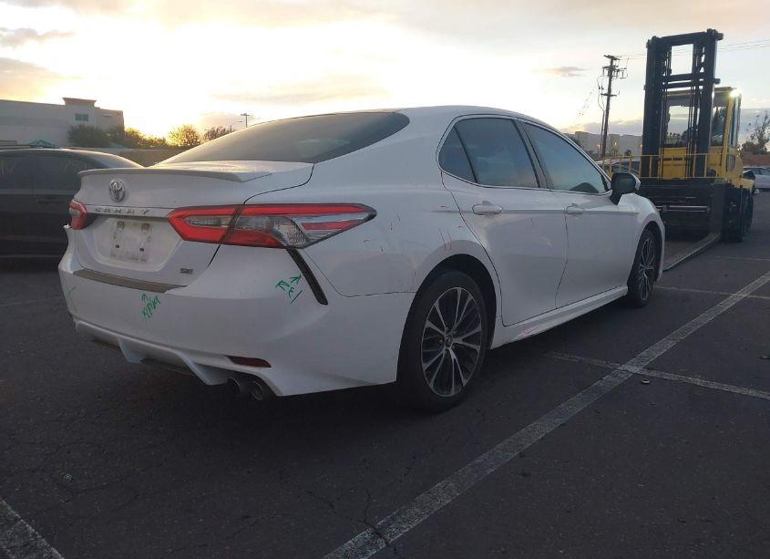 Photo 4 of 2018 Toyota Camry SE (VIN 4T1B11HK2JU573019)