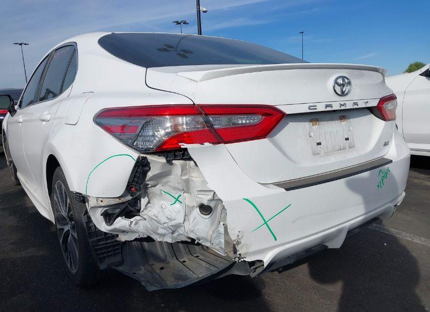 Photo 6 of 2018 Toyota Camry SE (VIN 4T1B11HK2JU573019)