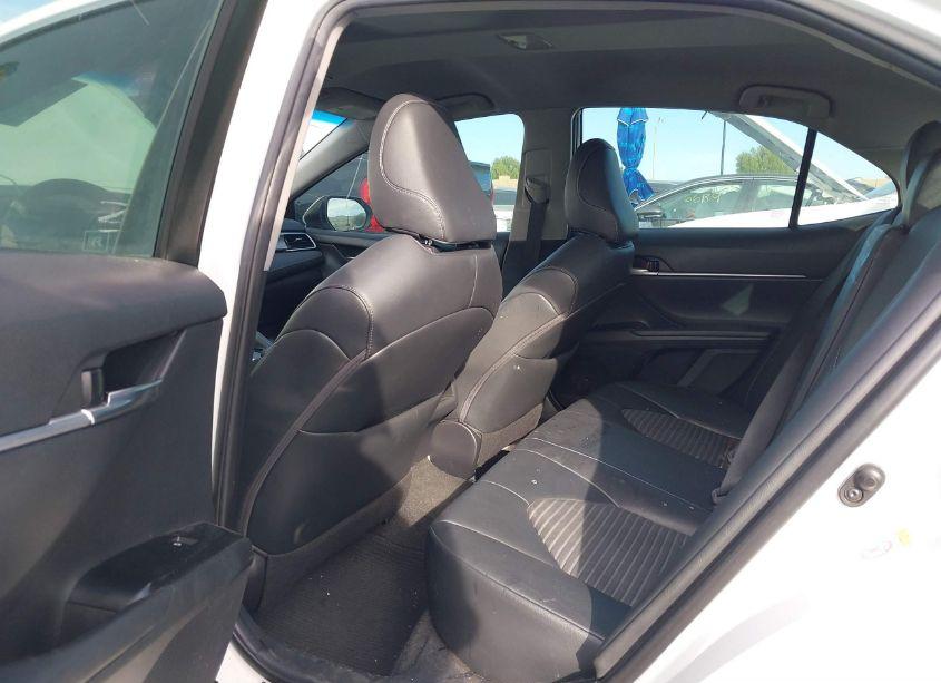 Photo 8 of 2018 Toyota Camry SE (VIN 4T1B11HK2JU573019)