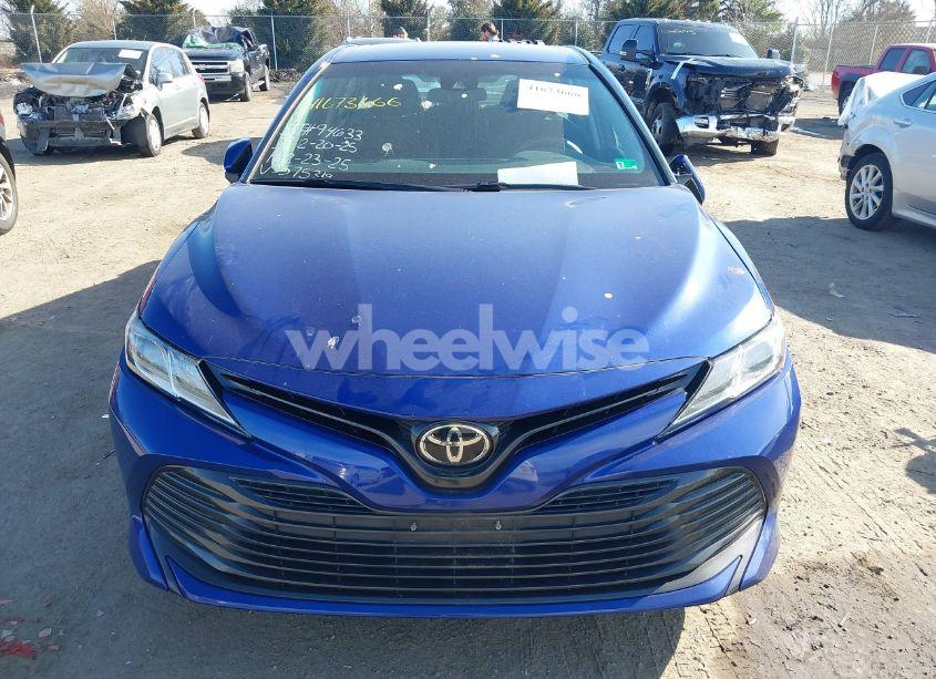Photo 11 of 2018 Toyota Camry LE (VIN 4T1B11HK2JU575319)